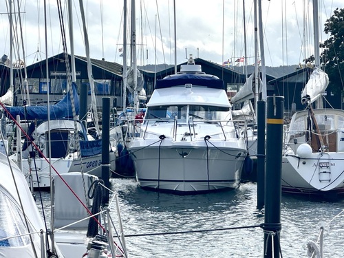 Riviera 925 Flybridge